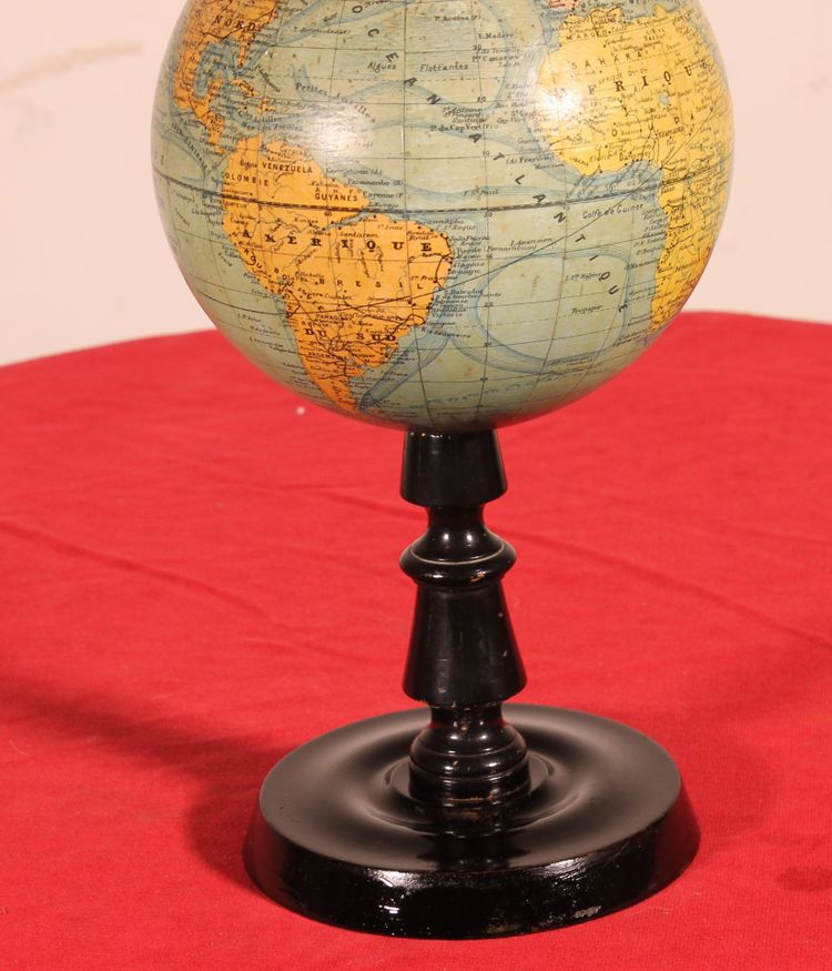 Globe terrestre par J.Forest Paris- 19° siècle