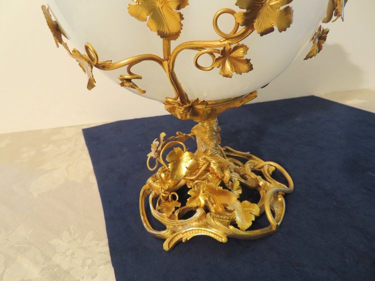 Centre de Table  Coupe en Bronze doré et opaline XIXéme