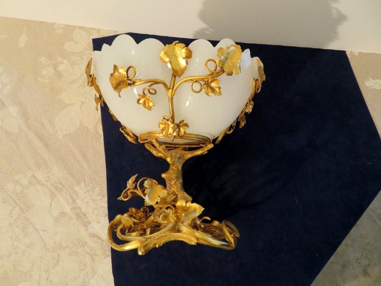 Centre de Table  Coupe en Bronze doré et opaline XIXéme
