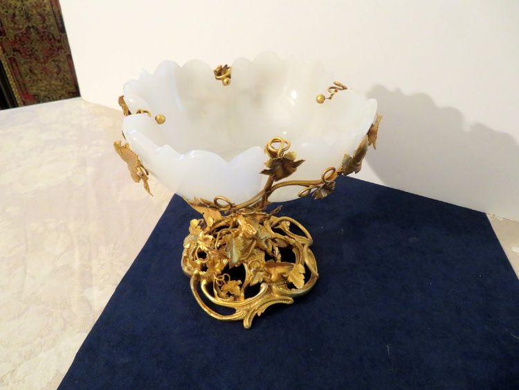 Centre de Table  Coupe en Bronze doré et opaline XIXéme