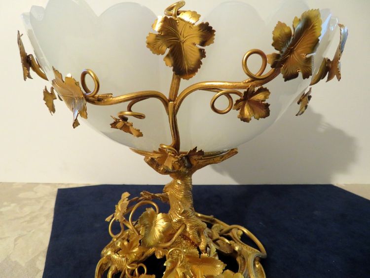 Centre de Table  Coupe en Bronze doré et opaline XIXéme