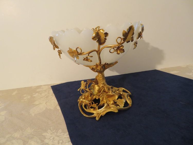 Centre de Table  Coupe en Bronze doré et opaline XIXéme