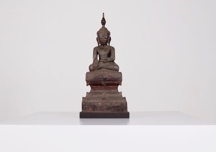 Antica immagine del Buddha seduto, Myanmar