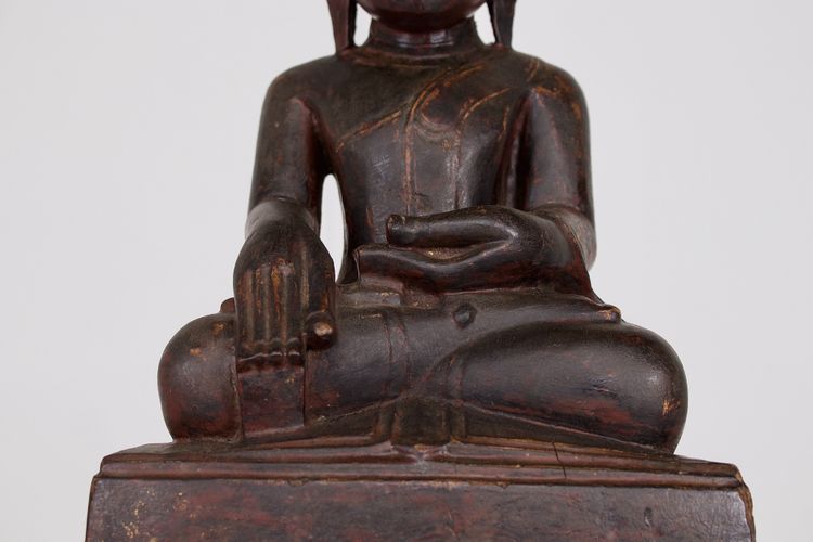 Antica immagine del Buddha seduto, Myanmar