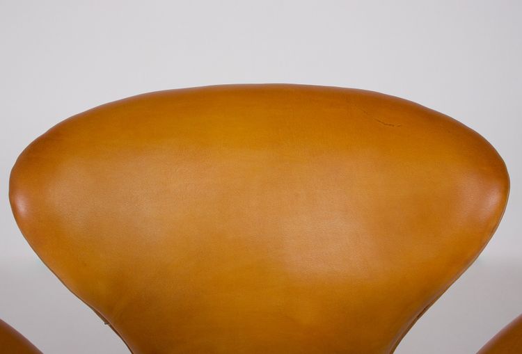 Fauteuil Swan en Cuir – Arne Jacobsen