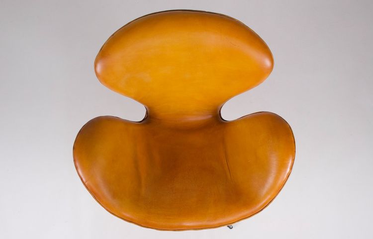 Fauteuil Swan en Cuir – Arne Jacobsen
