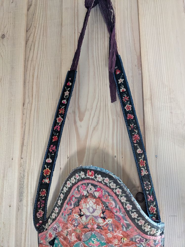 Plastron brodé de L'Himalya