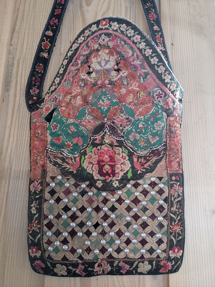 Plastron brodé de L'Himalya