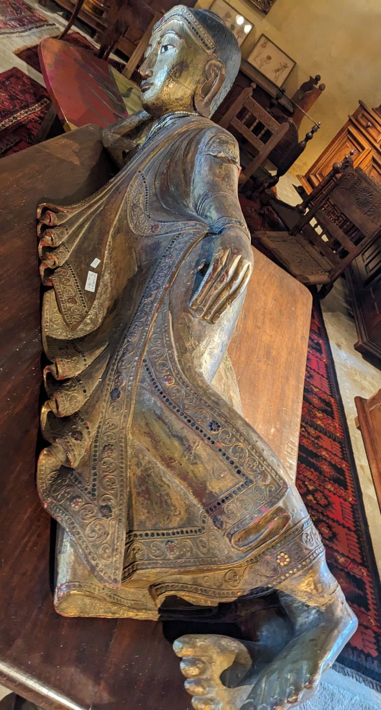 Ein großer burmesischer Buddha