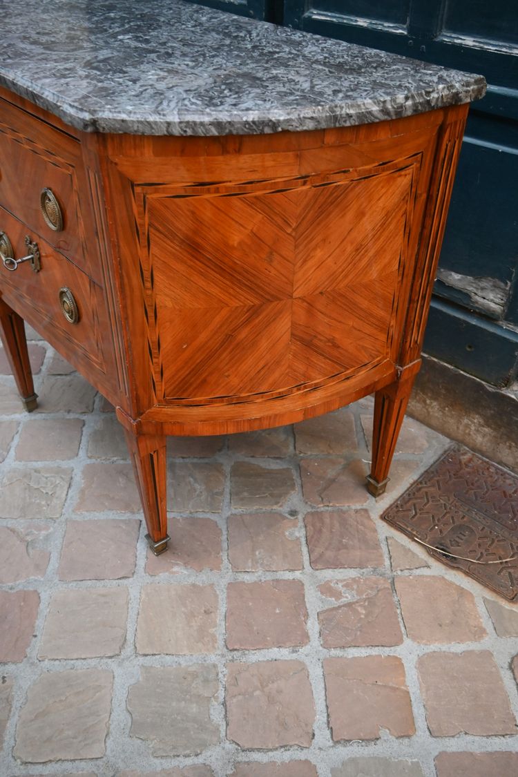 Commode forme demi lune d époque Directoire