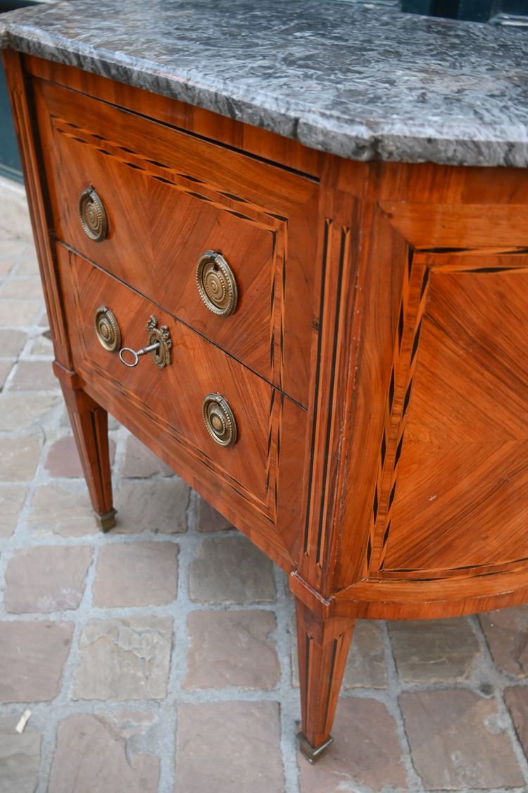 Commode forme demi lune d époque Directoire