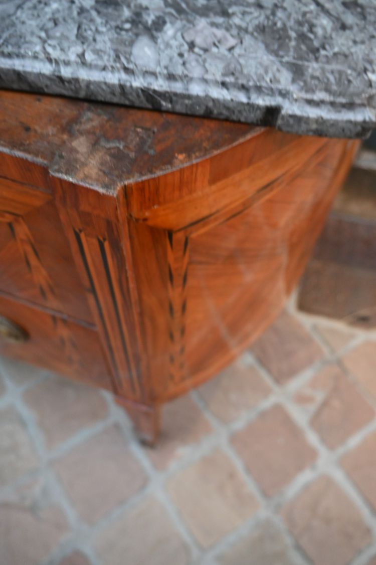 Commode forme demi lune d époque Directoire