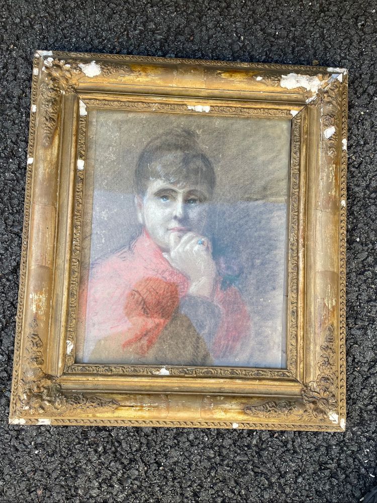 Jeune fille à la robe rouge 