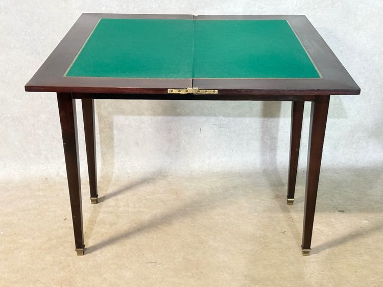 Moderner Spieltisch
