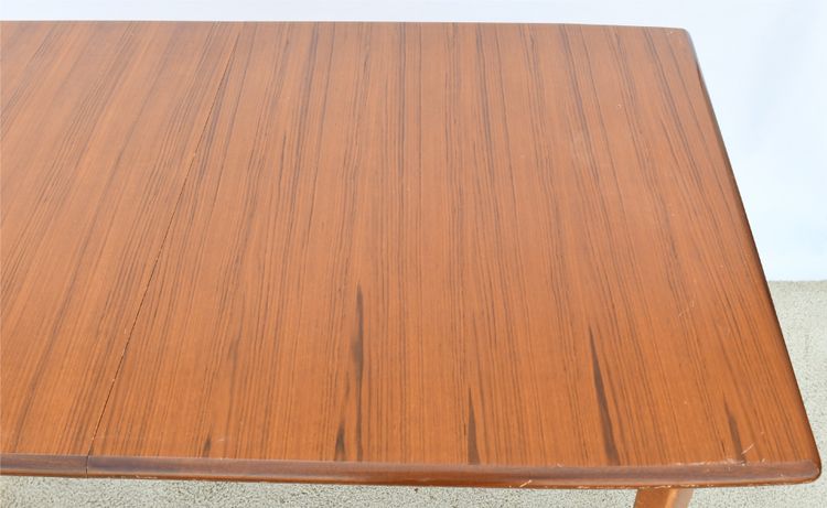 Table de style scandinave