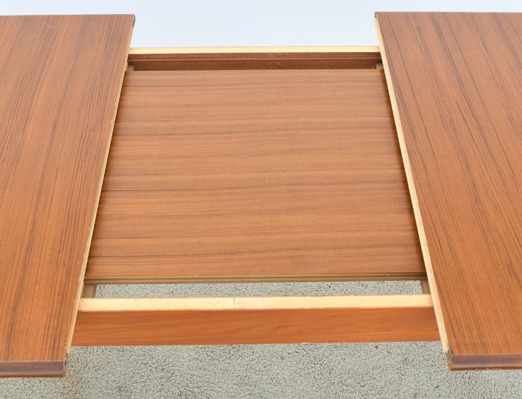Table de style scandinave