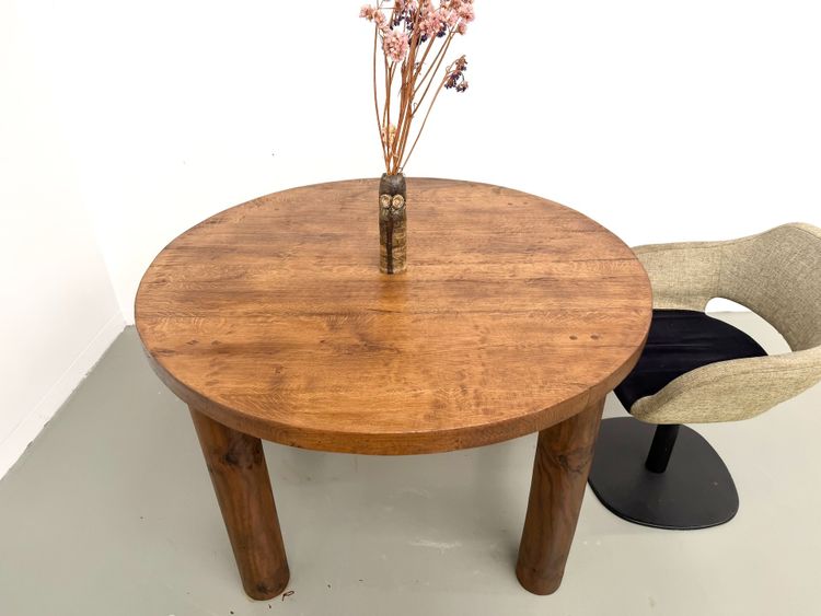 Modernistischer runder Tisch aus massiver Eiche, zylindrisches Gestell aus Kiefer, DLG Perriand, Chapo, 50er Jahre