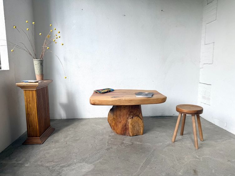 Organic Brutalist coffee table in solid cedar, trunk pedestal, 1970s
