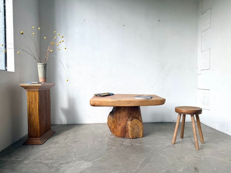 Organic Brutalist coffee table in solid cedar, trunk pedestal, 1970s