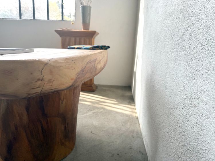 Organic Brutalist coffee table in solid cedar, trunk pedestal, 1970s