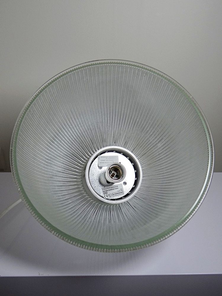 Lampada a sospensione industriale in vetro olofane prismatico, Thorn, 1998