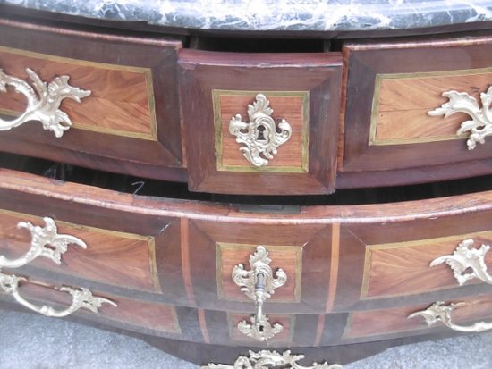 Commode tombeau époque Louis XV  XVIIIe siècle