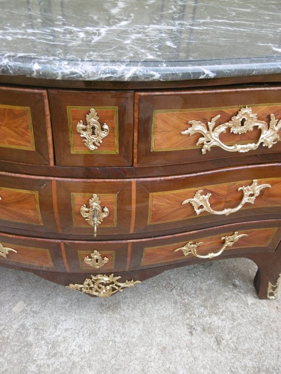 Commode tombeau époque Louis XV  XVIIIe siècle