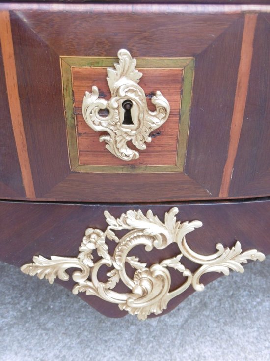 Commode tombeau époque Louis XV  XVIIIe siècle
