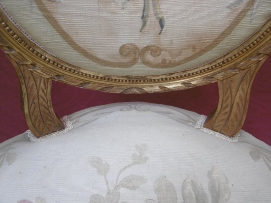 Suite De Quatre Fauteuils style Louis XVI à Dossier Médaillon