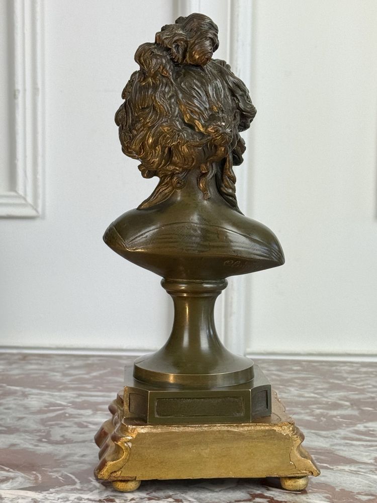 BUSTE DE JEUNE FEMME EN BRONZE A PATINE VERTE SIGNÉ " CLODION 1738 - 1814 "