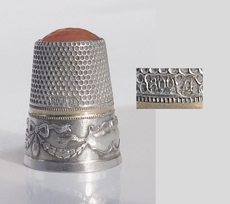 Dé à coudre ancien en argent massif avec calotte en pierre nécessaire couture fin XIXe
