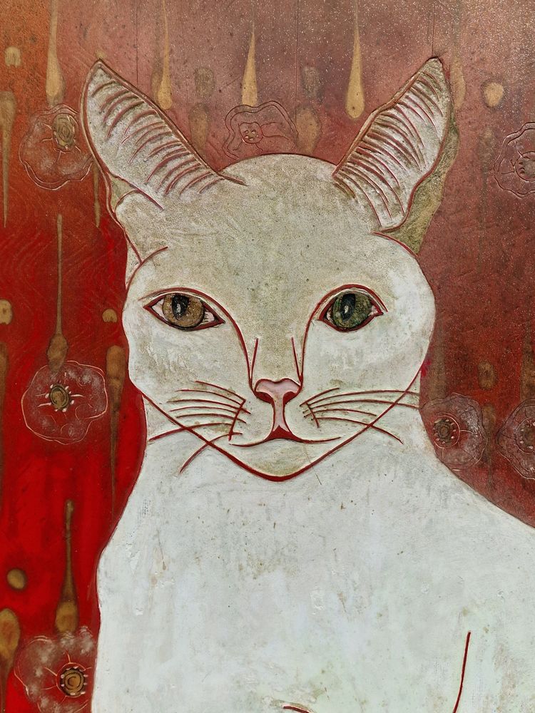 Important panneau en laque art déco chat blanc au tapis persan rouge khao manee thailande