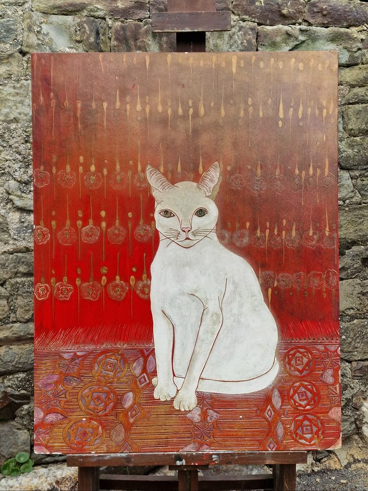Important panneau en laque art déco chat blanc au tapis persan rouge khao manee thailande