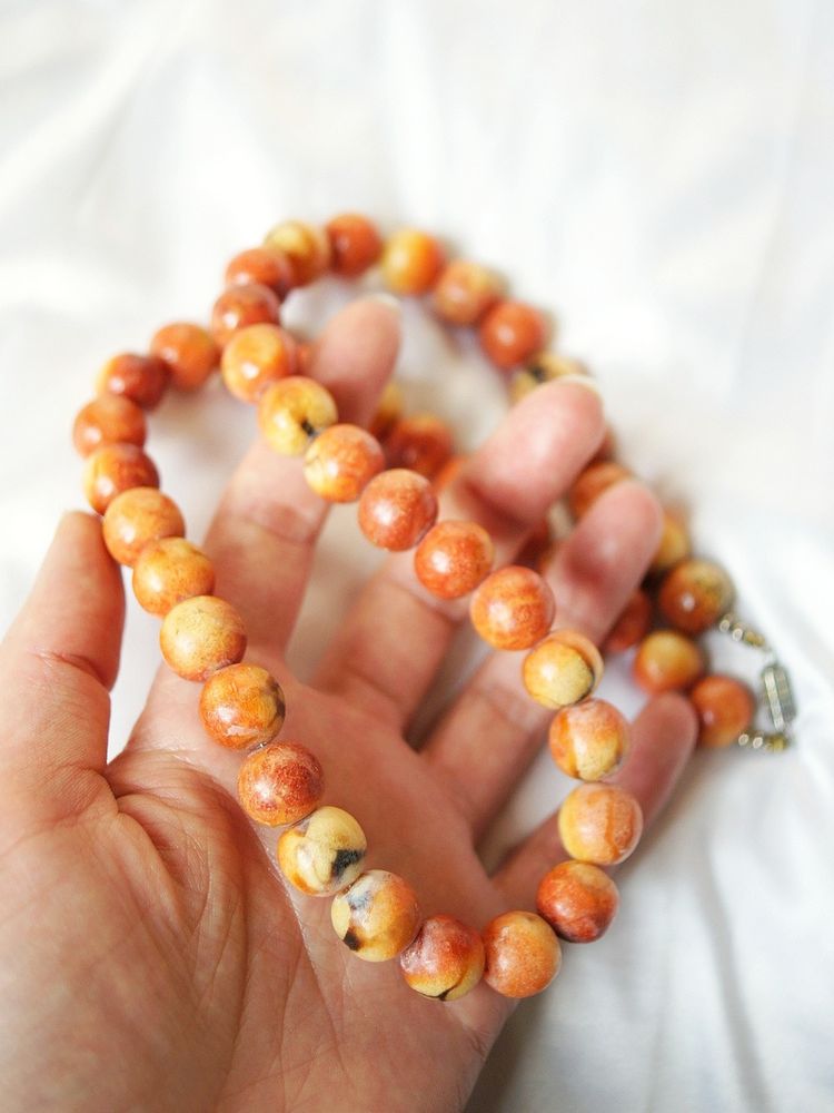 Collana vintage anni '60-'70 in corallo mela o spugna naturale con perline grandi