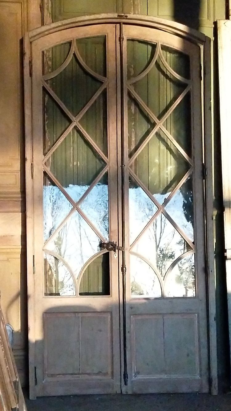 Antica porta francese proveniente da un castello, un'orangerie, un'officina o una soffitta del XIX secolo.
