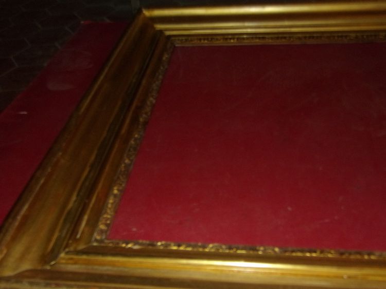 Cornice del XIX secolo in legno dorato.