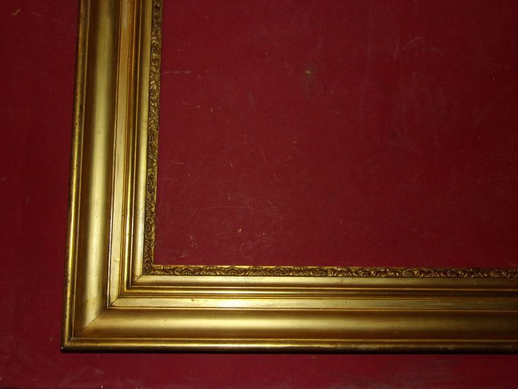 Cornice del XIX secolo in legno dorato.