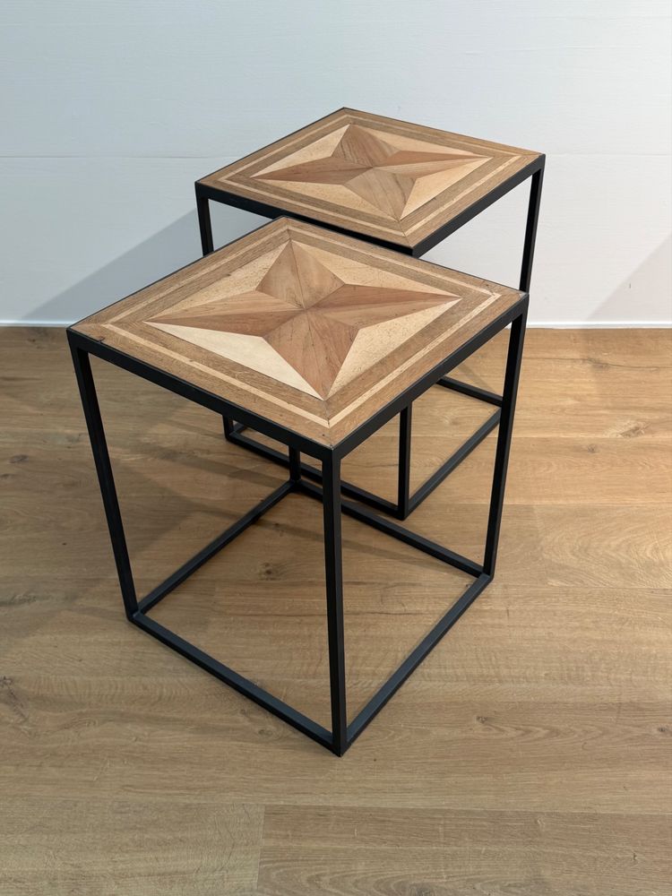 Paire de petites tables d'appoint en parquet