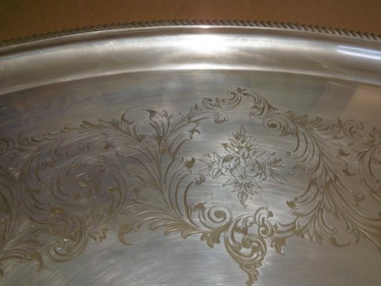 Großes Tablett aus versilbertem Metall XIX.