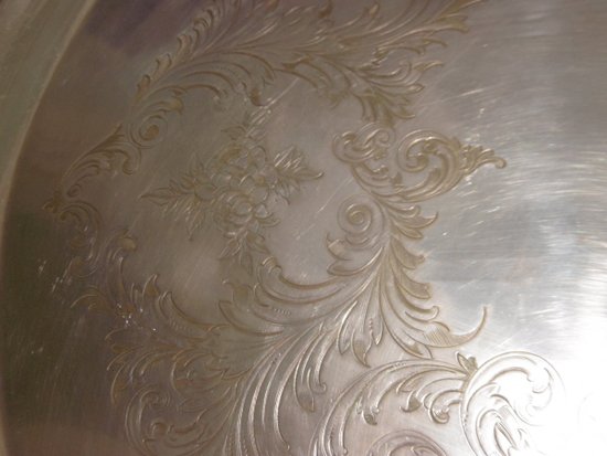 Großes Tablett aus versilbertem Metall XIX.
