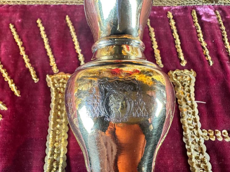 Grande paire de burettes armoriées – XVIIIe 