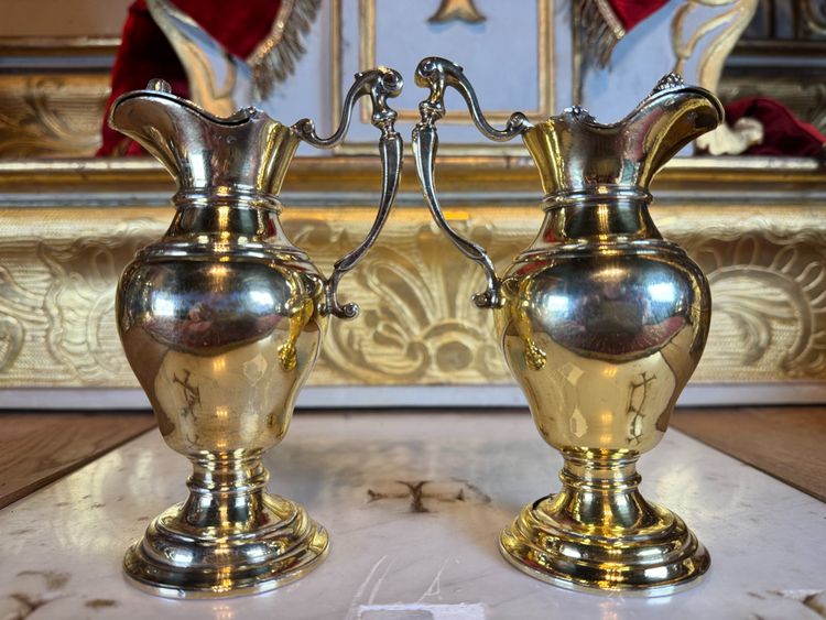 Grande paire de burettes armoriées – XVIIIe 