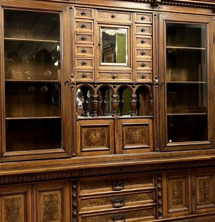 Large double-sided display case – Renaissance style – Walnut and burl wood – 19th century