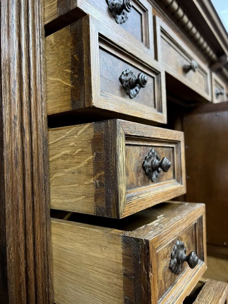 Large double-sided display case – Renaissance style – Walnut and burl wood – 19th century