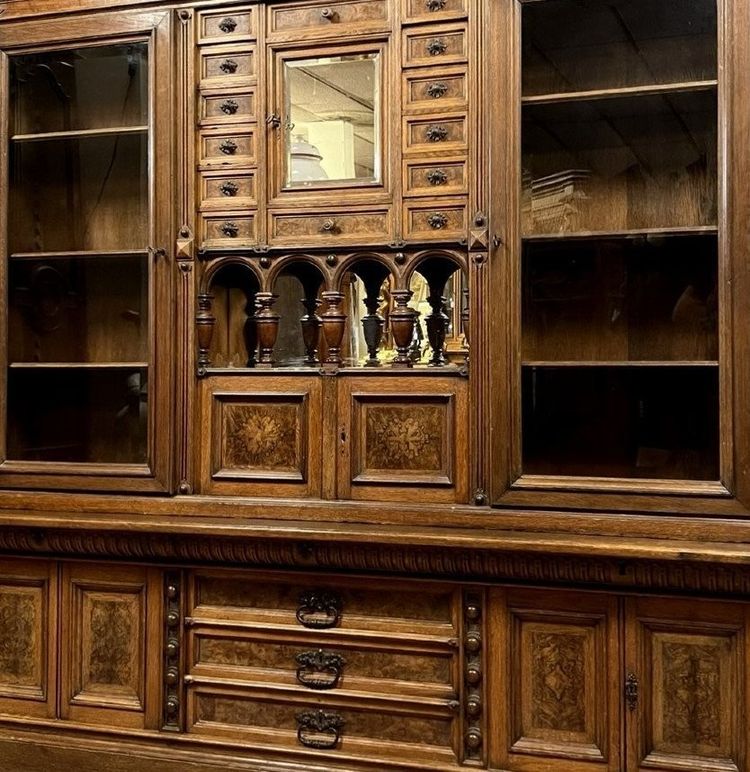 Large double-sided display case – Renaissance style – Walnut and burl wood – 19th century