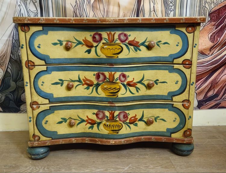 Commode peinte, galbée style Louis XV Vénitien – époque XXeme
