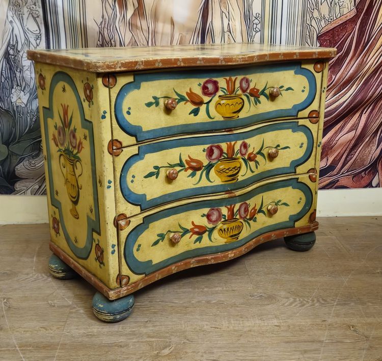 Commode peinte, galbée style Louis XV Vénitien – époque XXeme
