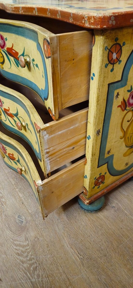 Commode peinte, galbée style Louis XV Vénitien – époque XXeme