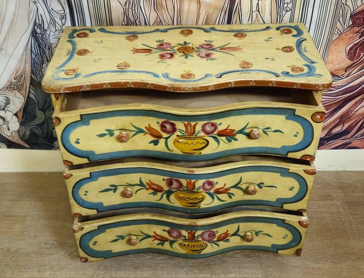 Commode peinte, galbée style Louis XV Vénitien – époque XXeme