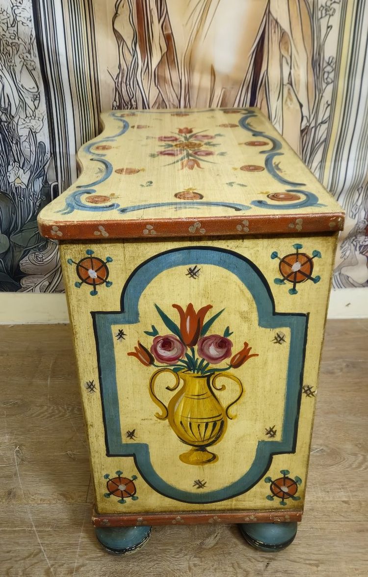 Commode peinte, galbée style Louis XV Vénitien – époque XXeme